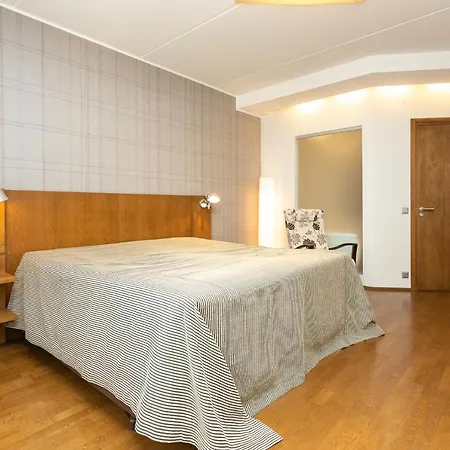 Cozy Right In Centre Apartment